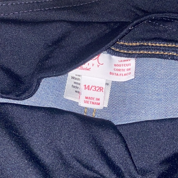 Maternity lot please look at all the photos. - Picture 6 of 9